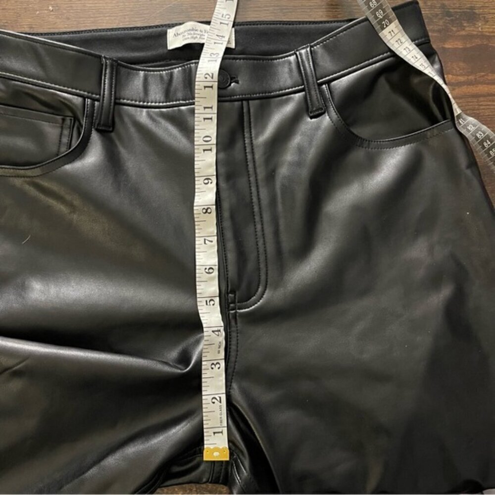 Abercrombie & Fitch Curve Love Vegan Leather 90s Straight Pant size 31 Short BK - Picture 14 of 16